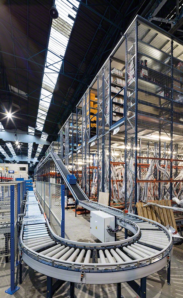 The racks are 6.2 m high with walkways or raised aisles attached to them, making up a total of three floors. A conveyor circuit automatically moves finished orders The racks are 6.2 m high with walkways or raised aisles attached to them, making up a total of three floors. A conveyor circuit automatically moves finished orders