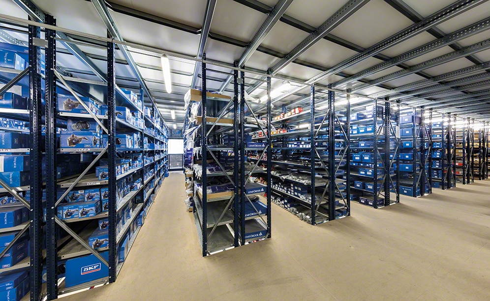 The aisles are wide enough so operators move about with handcarts, picking and replenishing products The aisles are wide enough so operators move about with handcarts, picking and replenishing products