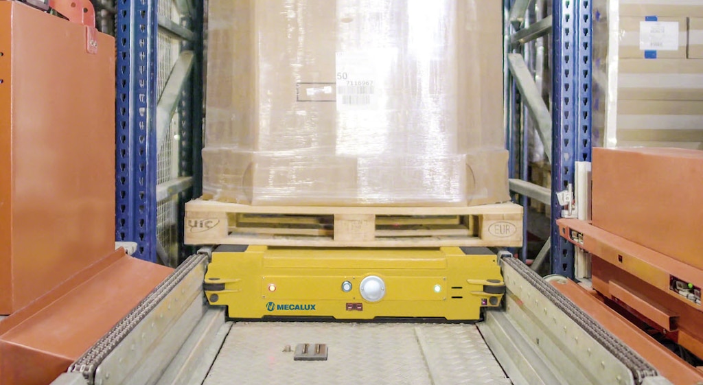 Automated Pallet Shuttle System with transfer cars in the Alinatur warehouse