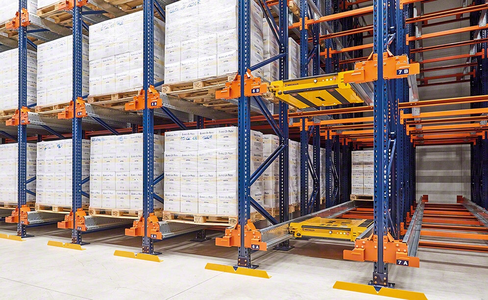 Mecalux set up the Pallet Shuttle system in the two frozen storage chambers Burro De Paoli