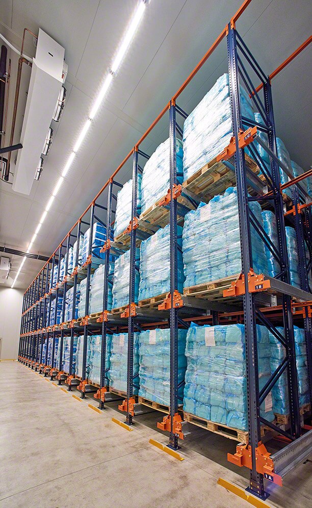 With a total of 174 channels, the Burro De Paoli warehouse has a capacity to hold 1,494 pallets With a total of 174 channels, the Burro De Paoli warehouse has a capacity to hold 1,494 pallets