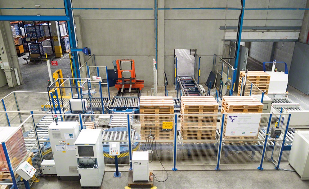 Inflows and outflows to the logistics centre Inflows and outflows to the logistics centre