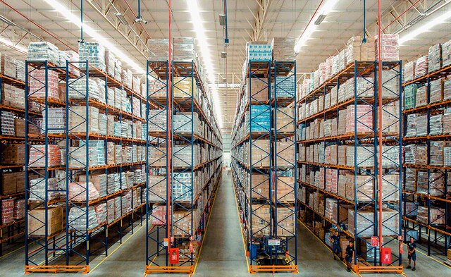 Armazém Mateus equipped its Davinópolis (Brazil) distribution centre with pallet racks by Mecalux