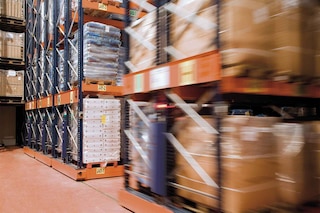 Mobile pallet racking Movirack: Take advantage of every inch of space Mobile pallet racking Movirack: Take advantage of every inch of space