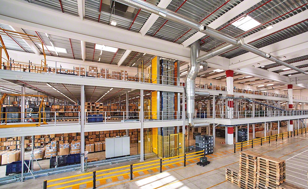 Shelving for picking for the small-sized products of Decathlon in Italy Shelving for picking for the small-sized products of Decathlon in Italy