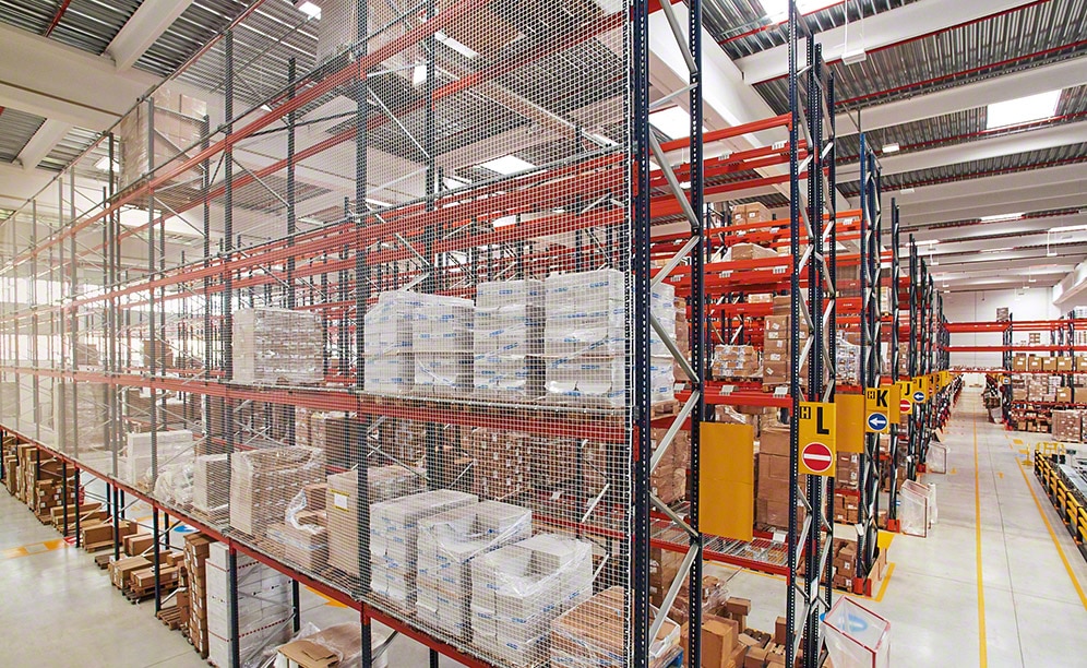 The racking adapts to the different product sizes and rotations The racking adapts to the different product sizes and rotations