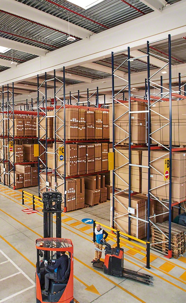 Forklifts are used to carry out storage tasks Forklifts are used to carry out storage tasks