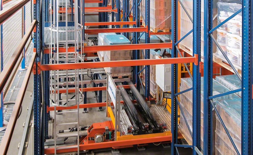 Cls Bulk Racking Clad-rack warehouse of chemical company Lakma - Mecalux.com