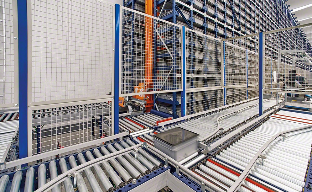 The stacker crane is able to carry out up to 50 combined cycles per hour. The stacker crane is able to carry out up to 50 combined cycles per hour.