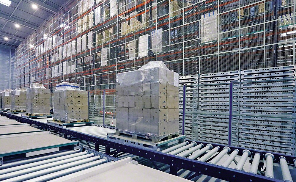 https://mecaluxcom.cdnwm.com/documents/20128/473052/PCaseImage+-+Gallery+-+0+-+Cp-steris-stacker-cranes-for-pallets.jpg/ba64ad60-585a-ba62-c2fc-eb4fb2427339?t=1644949047000&e=jpg