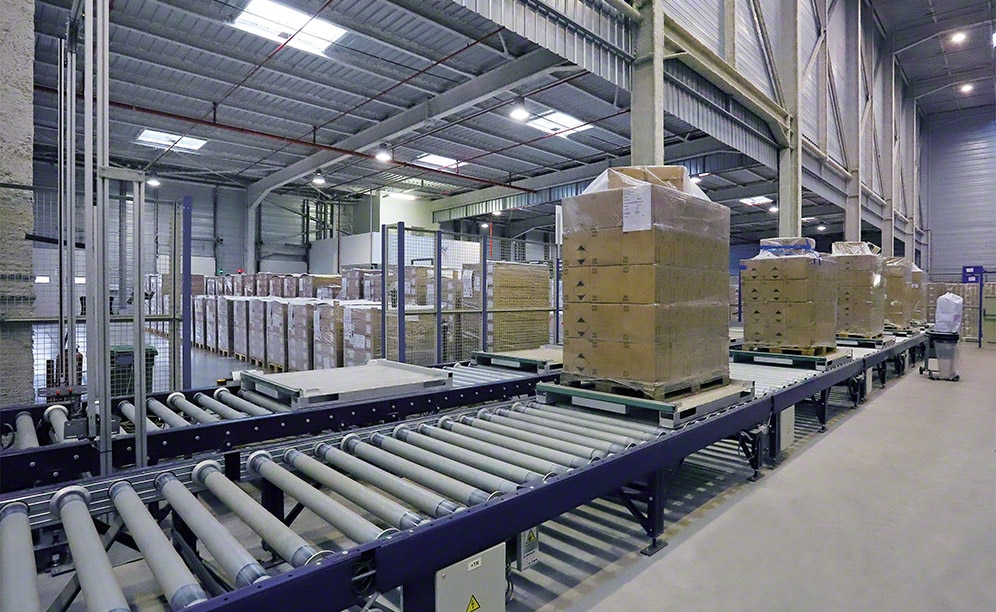 The products are placed on heavy-duty metal slave pallets The products are placed on heavy-duty metal slave pallets