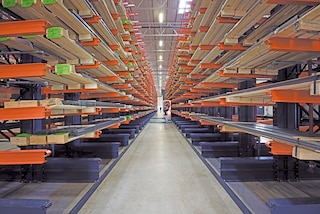 Cantilever racking for storing goods