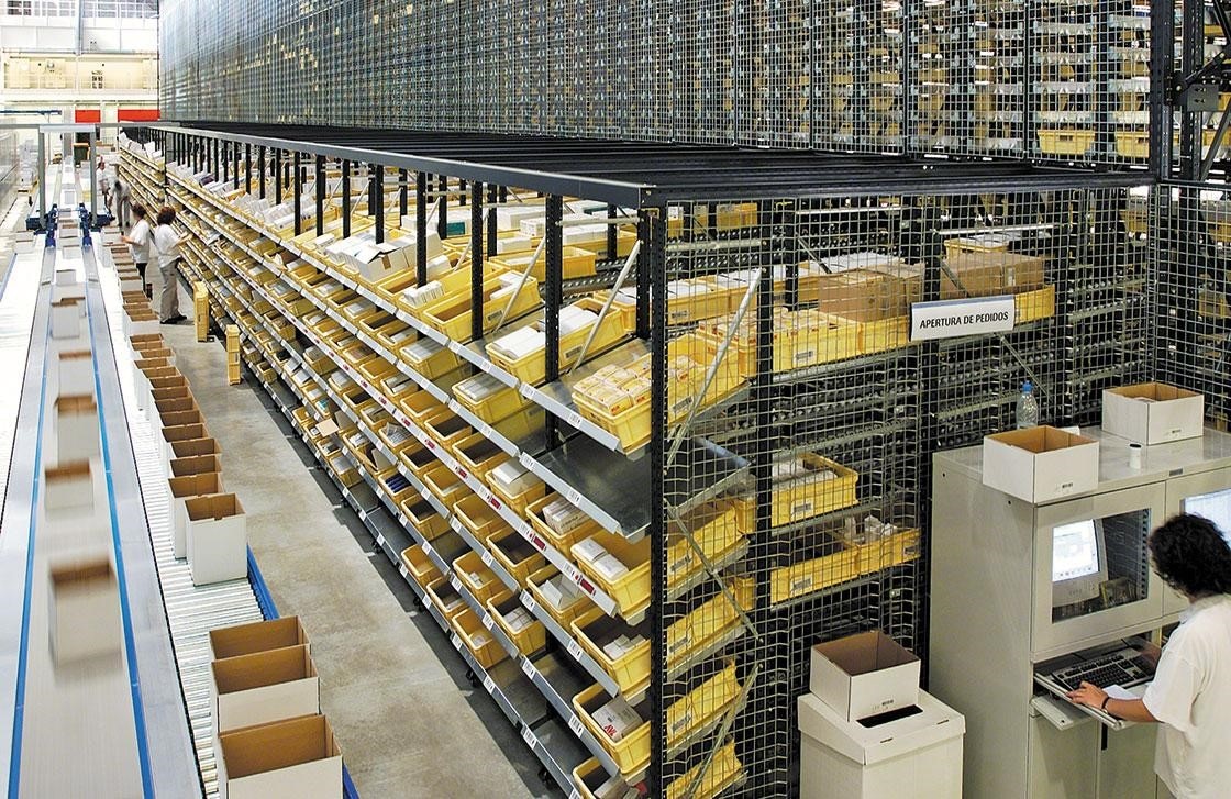 AS/RS for boxes to carry out order picking at Roche Diagnostics
