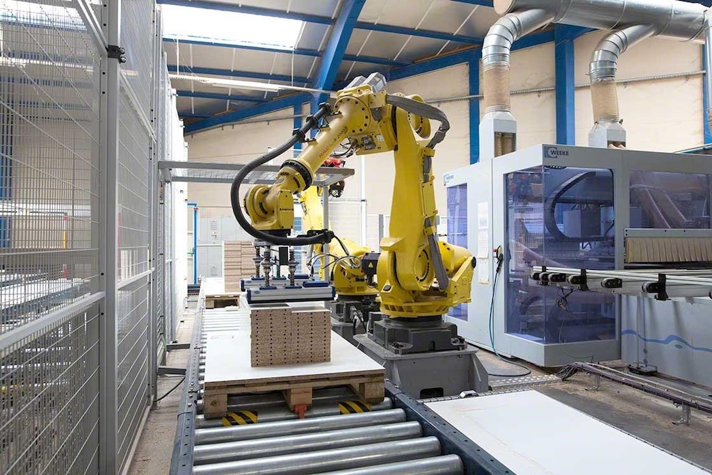 An integrated anthropomorphic robot deployed in a conveyor system An integrated anthropomorphic robot deployed in a conveyor system