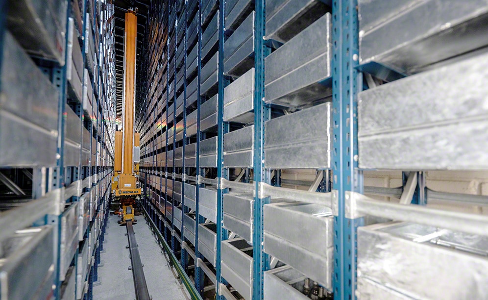The dispatch warehouse is a clad-rack structure The dispatch warehouse is a clad-rack structure