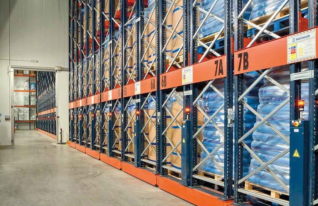 Movirack mobile shelving has increased the capacity of Iberfresco's refrigerated warehouse Movirack mobile shelving has increased the capacity of Iberfresco's refrigerated warehouse