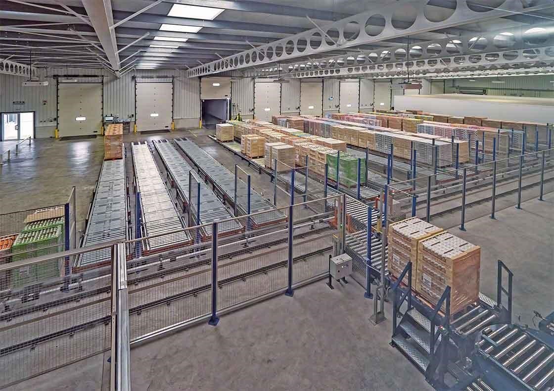 The Dafsa warehouse in Spain has installed a conveyor circuit that aids in the reception of goods.
