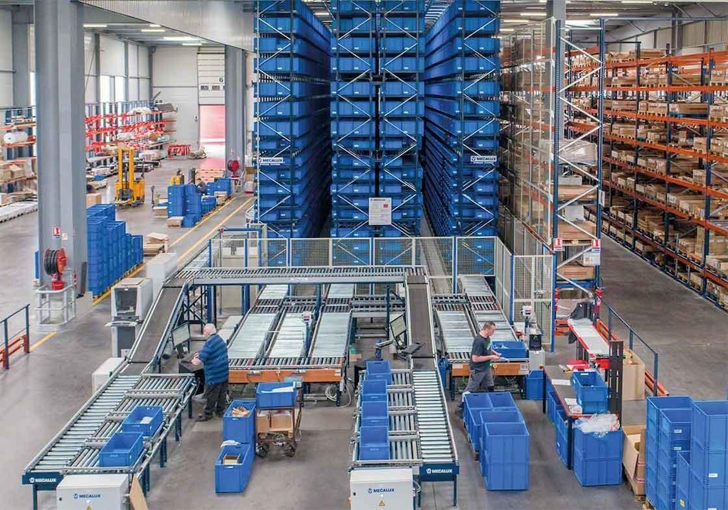 The stacker cranes for boxes follow the product-to-person method and enable the automation of pick phase dedicated to pick routes and movements. The stacker cranes for boxes follow the product-to-person method and enable the automation of pick phase dedicated to pick routes and movements.