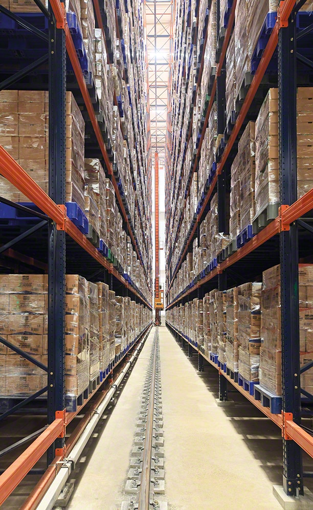 Tadim’s warehouse makes full use of the available space Tadim’s warehouse makes full use of the available space