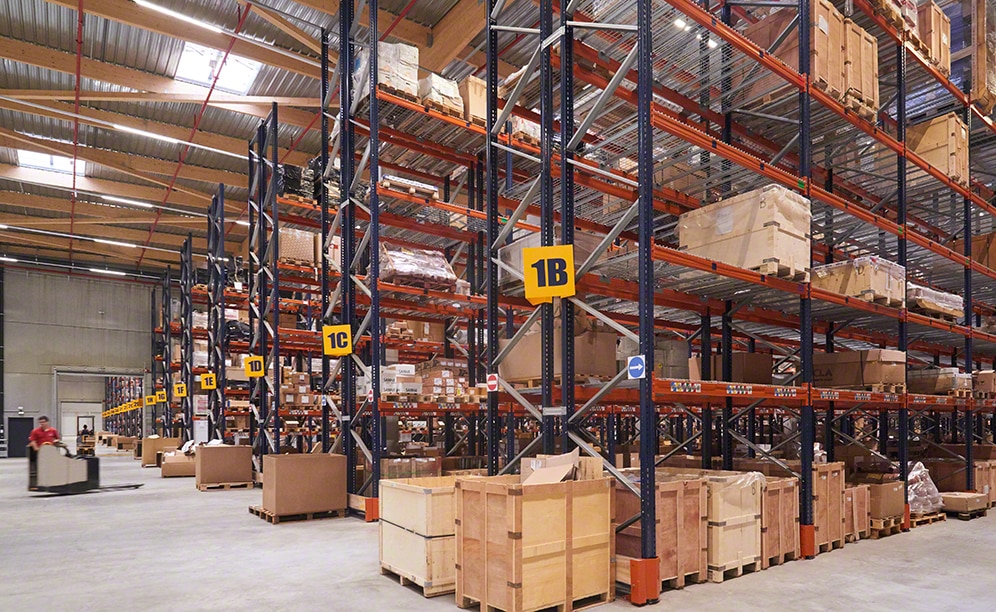 Pallet racks for a huge variety of cooling system accessories Pallet racks for a huge variety of cooling system accessories