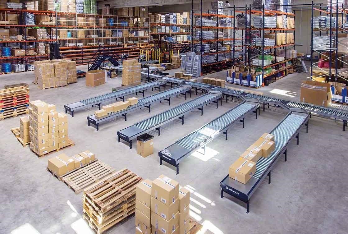 Conveyor circuits reduce trips around an e-commerce warehouse Conveyor circuits reduce trips around an e-commerce warehouse