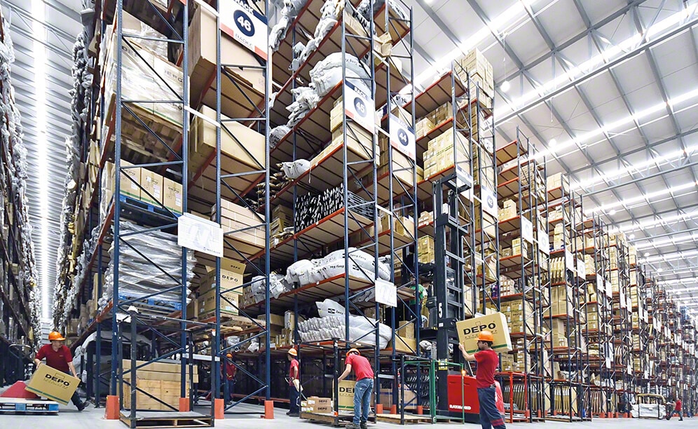 Direct access facilitates storage and picking Direct access facilitates storage and picking