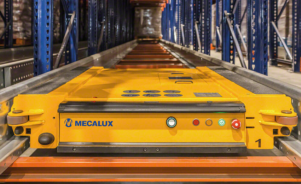 Storage of macaroni and spaghetti at the Selmi warehouse