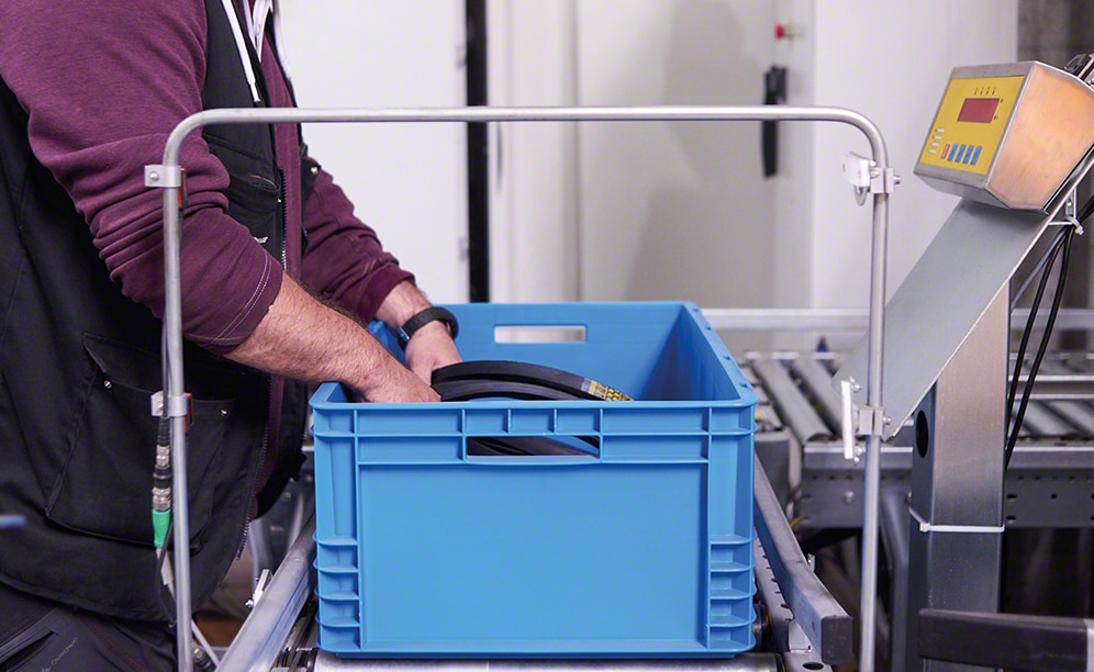 Symta-Pièces places smaller products in the miniload warehouse Symta-Pièces places smaller products in the miniload warehouse