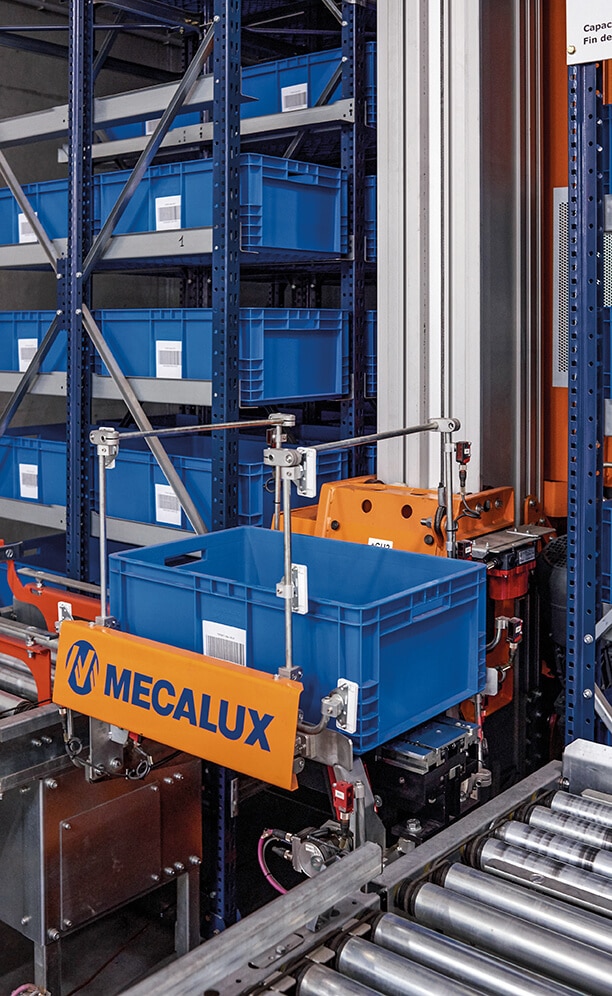 Symta-Pièces’s racking takes full advantage of the height and length Symta-Pièces’s racking takes full advantage of the height and length