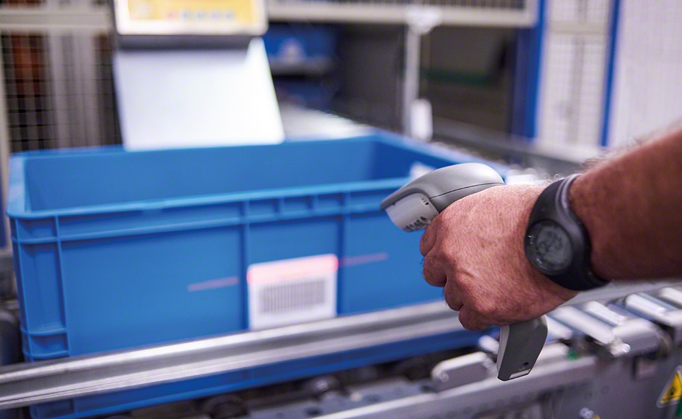 Spare parts for tractors in the Symta-Pièces miniload warehouse Spare parts for tractors in the Symta-Pièces miniload warehouse