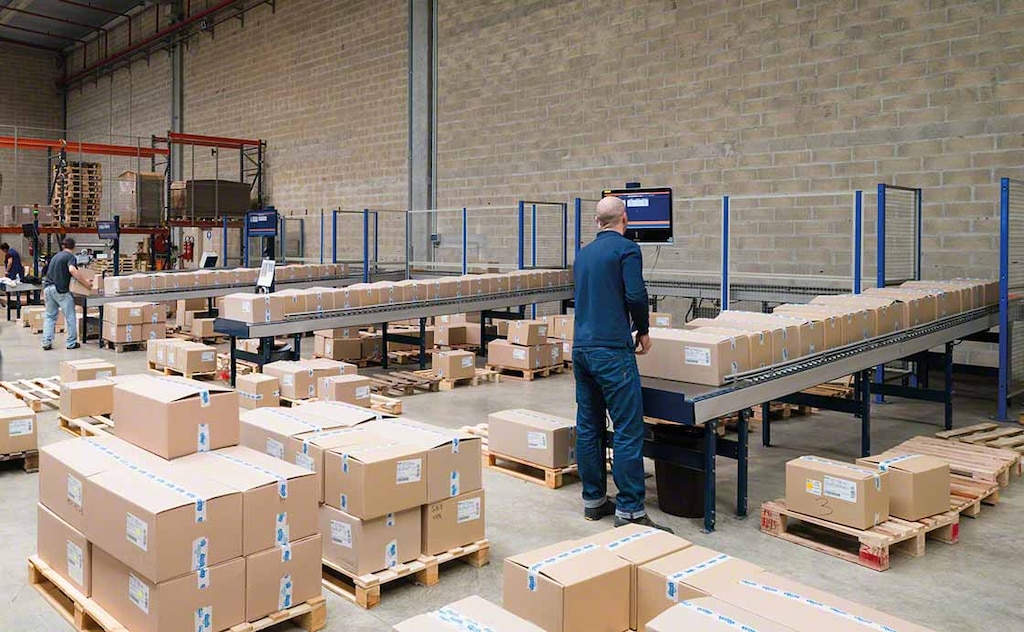 Rational use of packaging in logistics enables you to cut down on parcel conditioning costs. Rational use of packaging in logistics enables you to cut down on parcel conditioning costs.