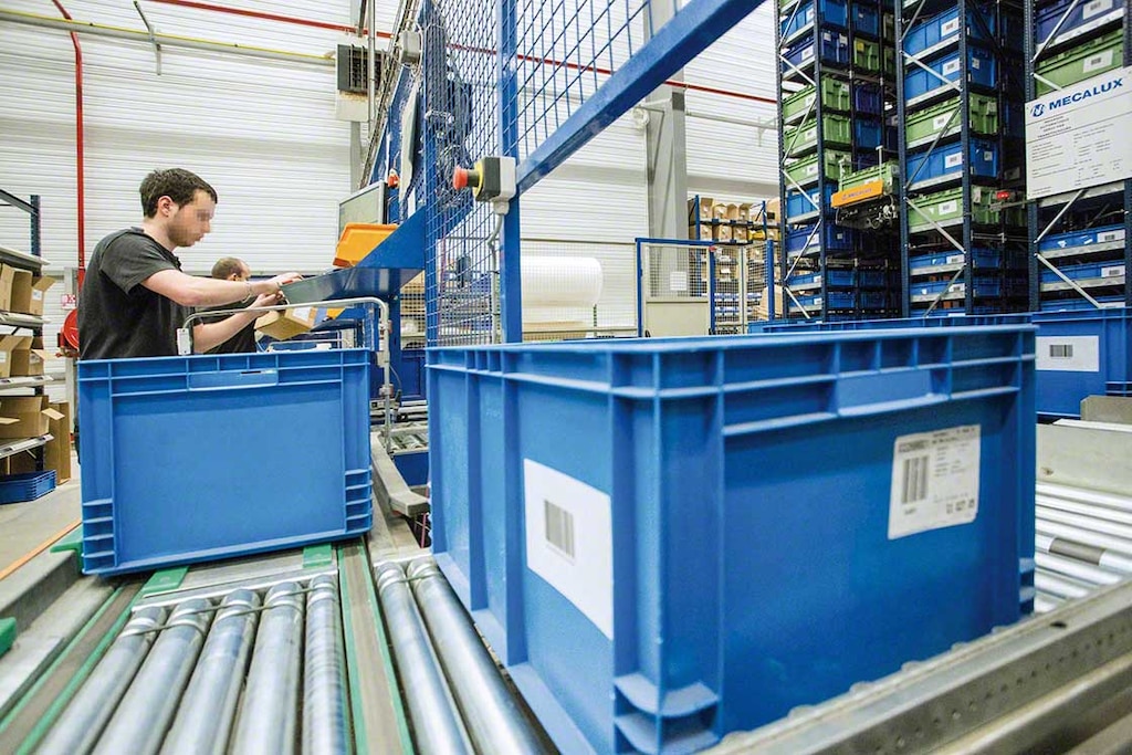 The WMS assists with the relabelling of e-commerce returns and assigns them new locations The WMS assists with the relabelling of e-commerce returns and assigns them new locations