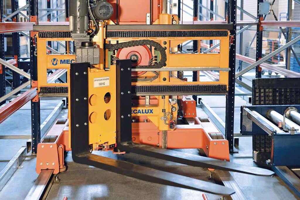 Stacker cranes for pallets speed up goods transport in intralogistics processes