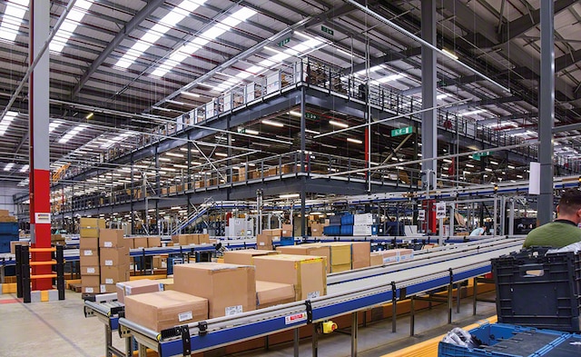 Decathlon omnichannel warehouse in Northampton (United Kingdom)