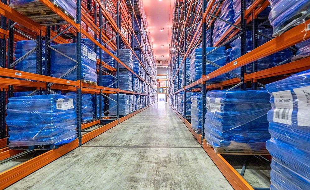 Movirack Mobile Pallet Racking in the frozen storage unit at Càrniques Celrà Movirack Mobile Pallet Racking in the frozen storage unit at Càrniques Celrà