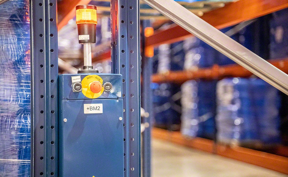 Safety devices on the racking at Càrniques Celrà in Girona Safety devices on the racking at Càrniques Celrà in Girona