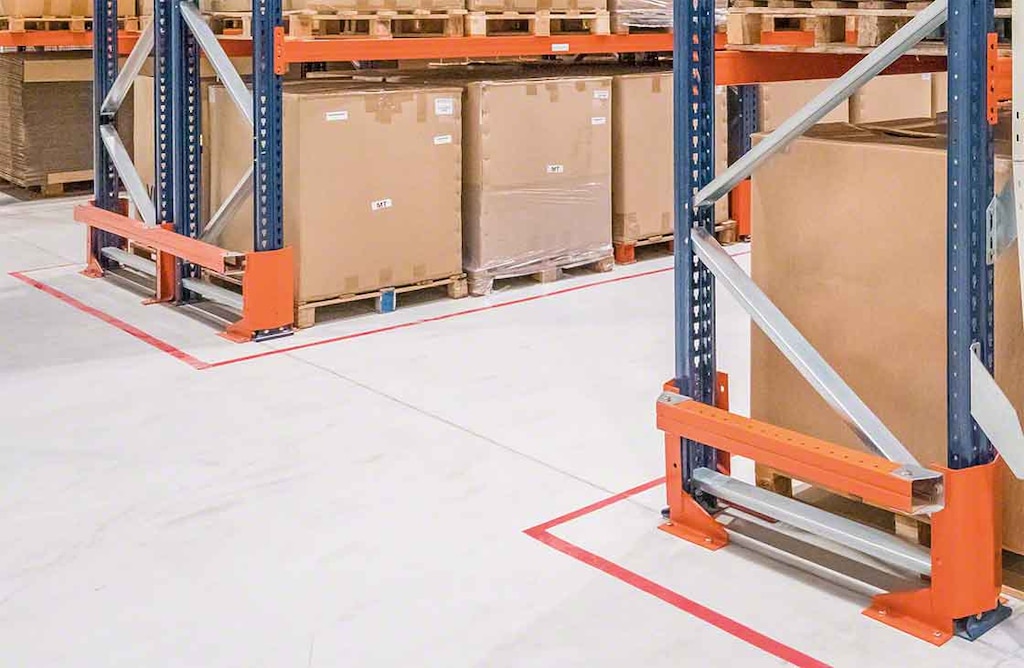 The image shows side and upright protectors in detail The image shows side and upright protectors in detail