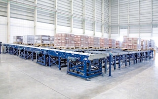 Accumulation channels allow pallets to be organised as part of the automatic warehouse dispatch control process