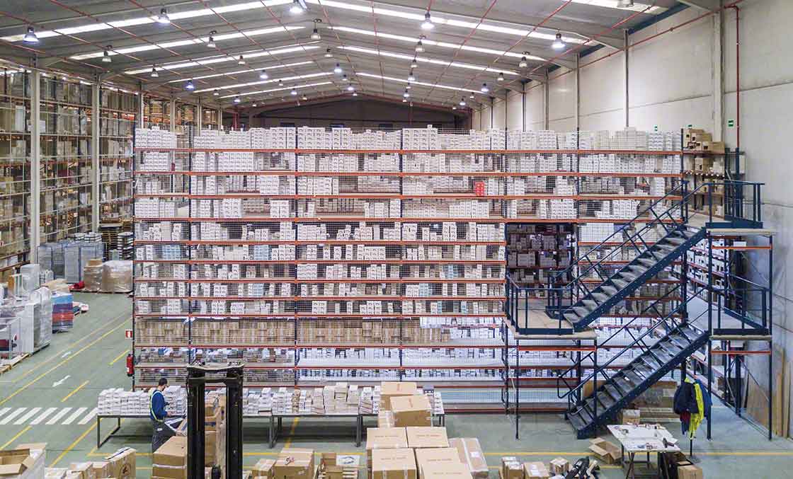 Raised walkways help to optimise space in the warehouses of logistics providers specialising in e-commerce