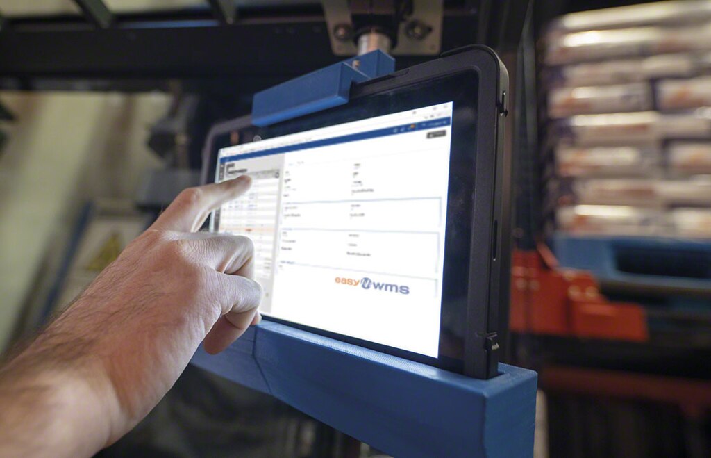 Machine learning algorithms can process large amounts of data from the warehouse Machine learning algorithms can process large amounts of data from the warehouse