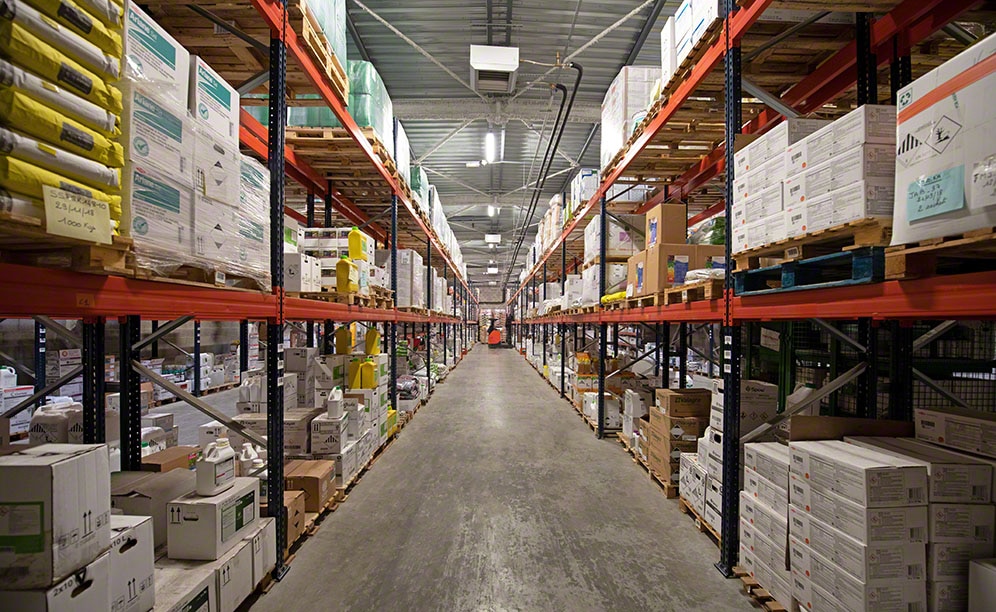 Maison François Cholat's warehouse in Saint-Quentin-Fallavier (France) Maison François Cholat's warehouse in Saint-Quentin-Fallavier (France)