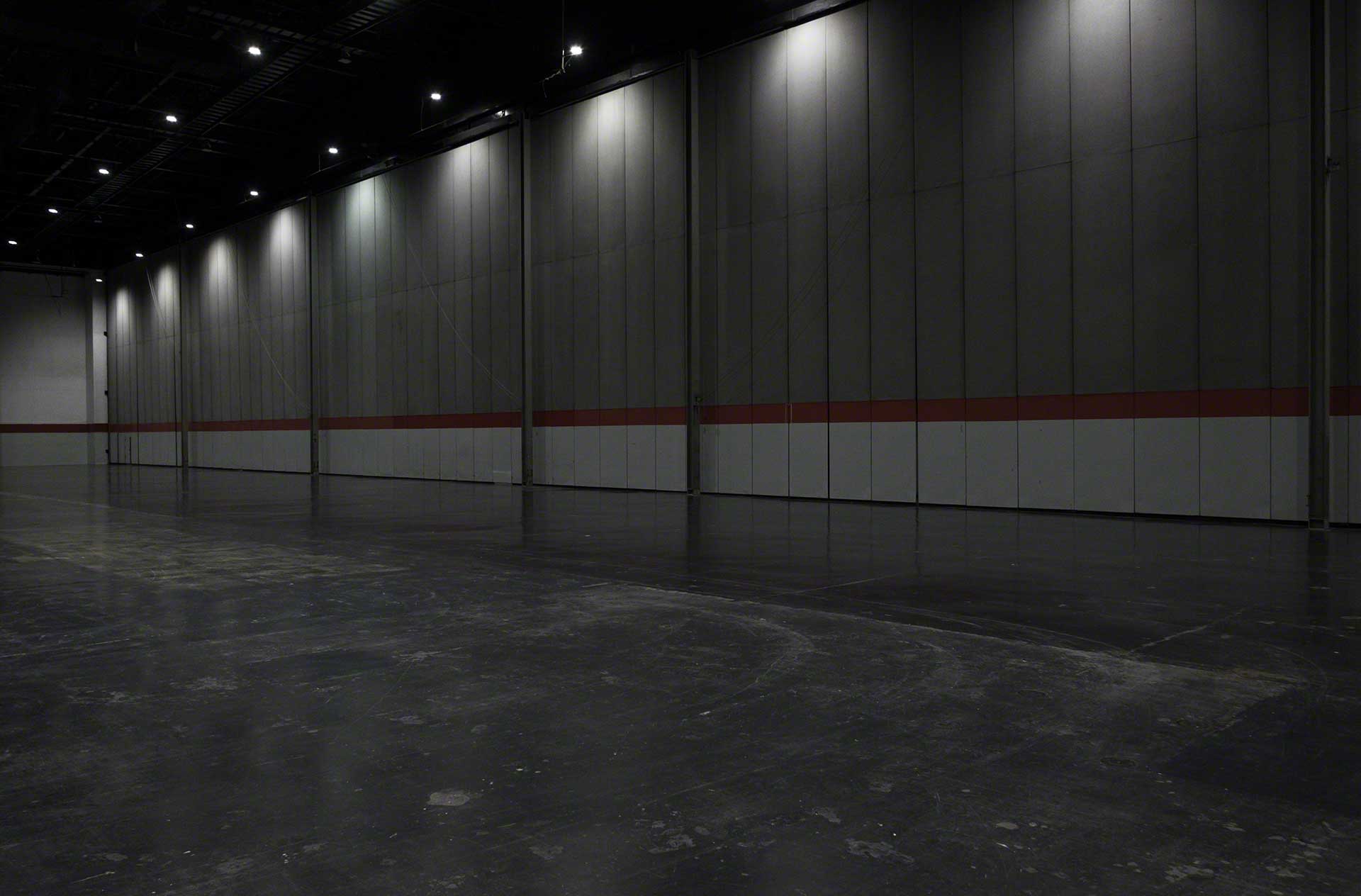 Dark warehouses: say hello to full automation - Mecalux.com
