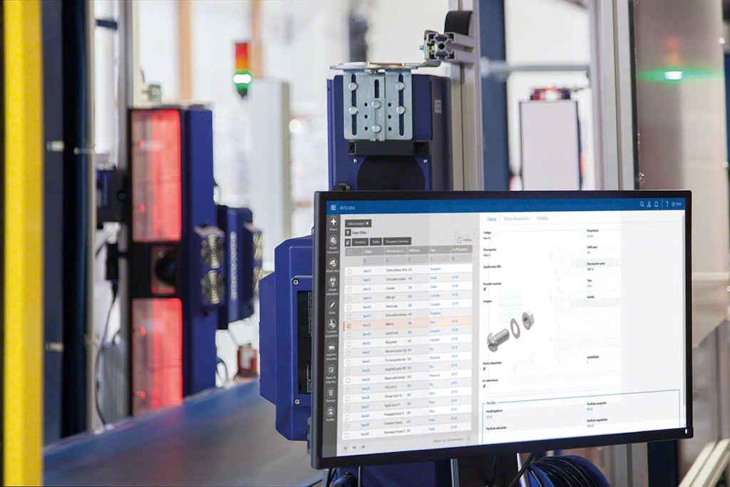 A WMS such as Mecalux’s Easy WMS systematically coordinates the product inflows and outflows to and from the warehouse