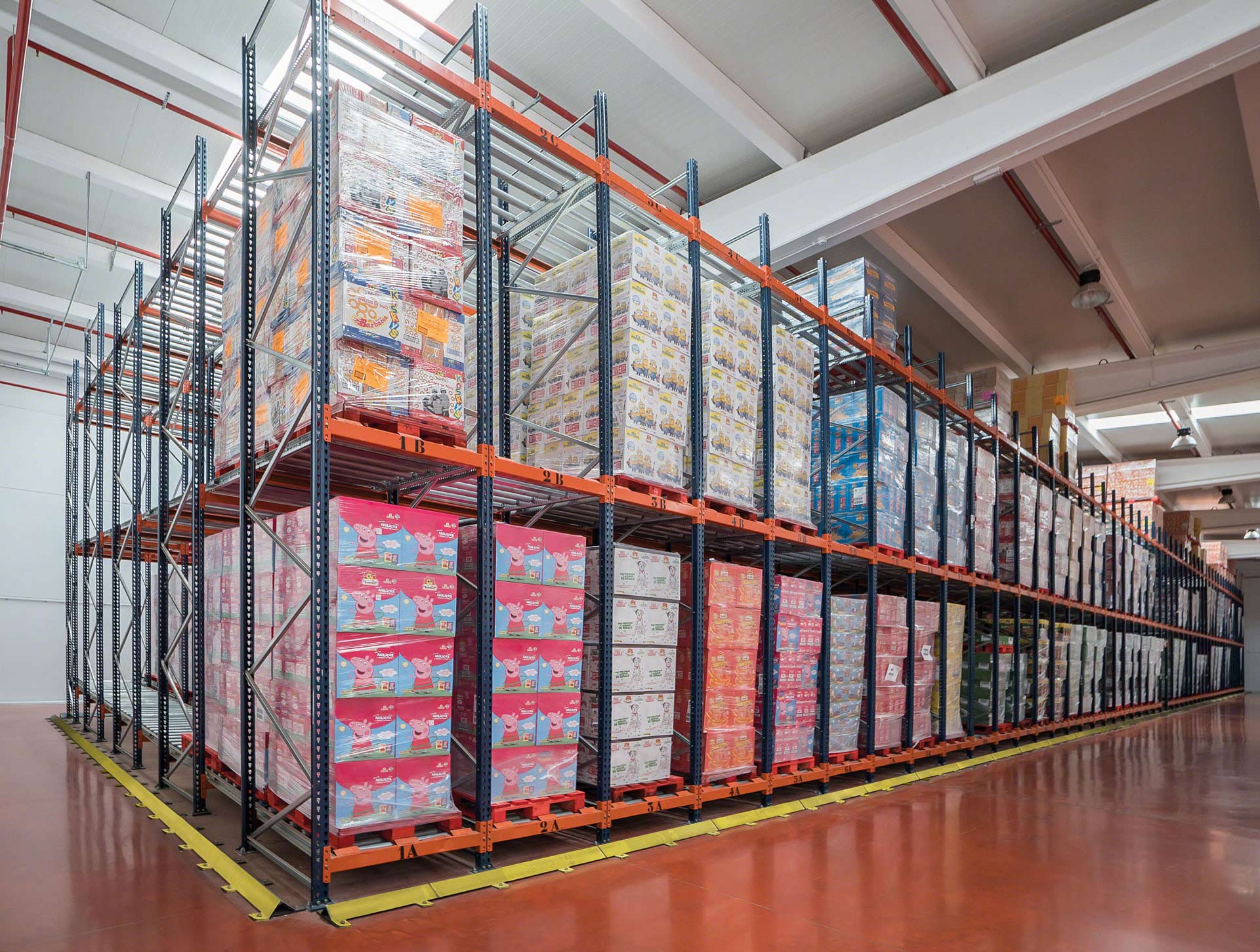 Multiple SKUs can be stored in a pallet flow racking system