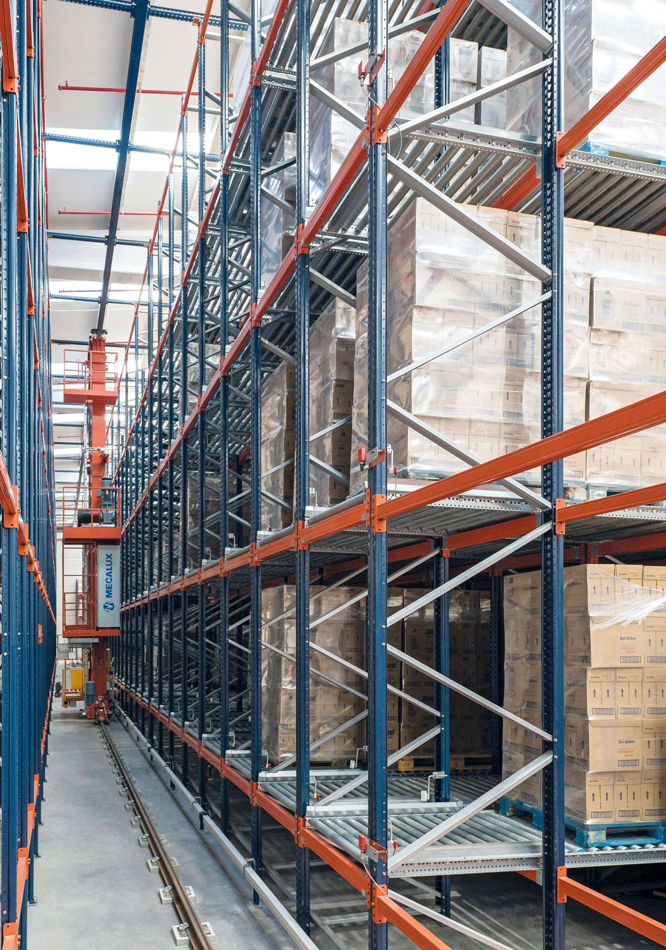 The combination of pallet flow racking and stacker cranes streamlines the storage and retrieval of goods