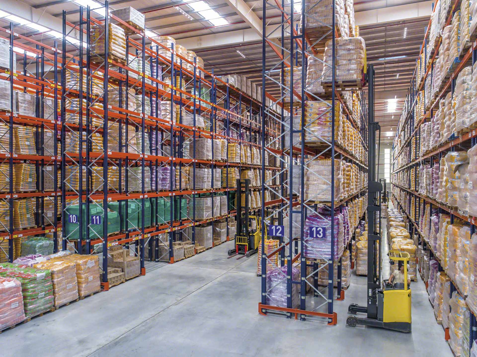 3PL: advantages to outsourcing logistics 3PL: advantages to outsourcing logistics