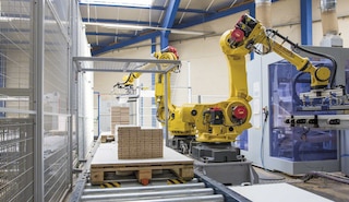 Industrial robotic arms take the wheel