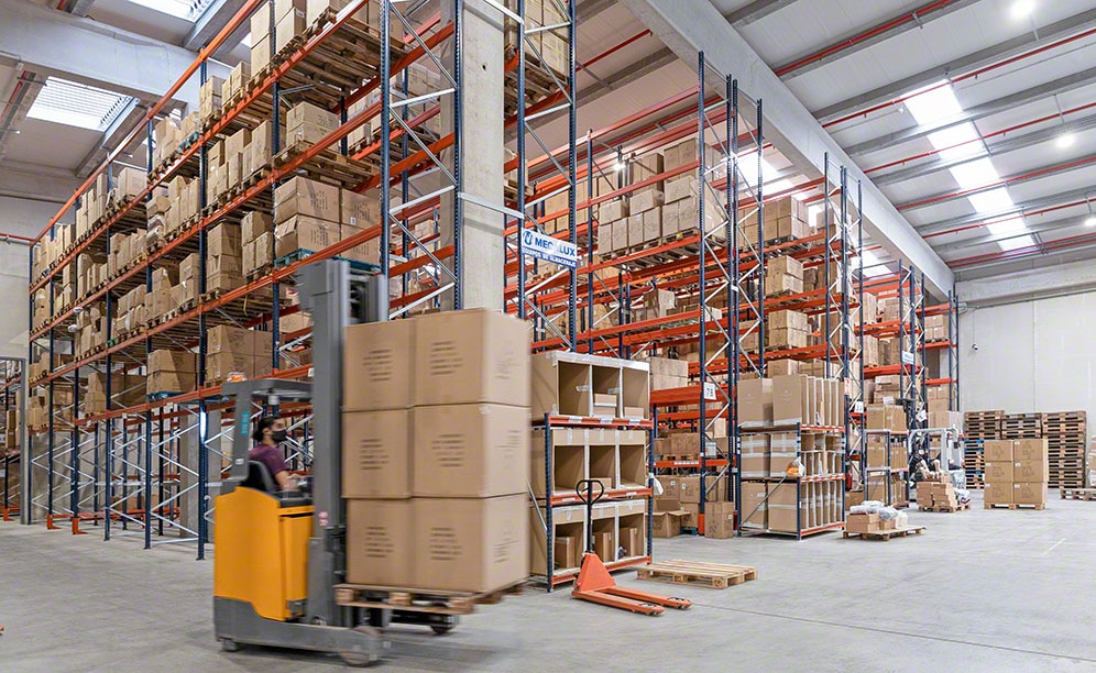 The Pacomartinez warehouse in Albuixech (Valencia, Spain)