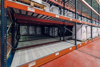 Mobile racks can be equipped with shelves