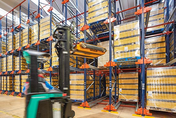 The Pallet Shuttle system is recommended for warehouses with massive inbound/outbound flows
